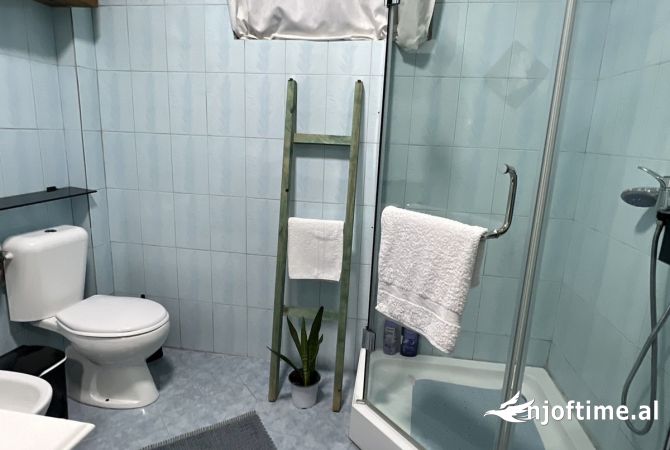 Shtepi me qera Shtepi Private ne Tirane, 1+1, Mobilimi Pjeserisht e mobiluar, Pagesa 500  Euro.