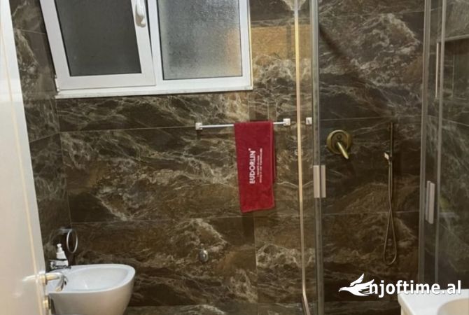 Shtepi ne shitje Apartament ne Tirane, 1+1, Mobilimi E mobiluar, Pagesa 142,000  Euro.