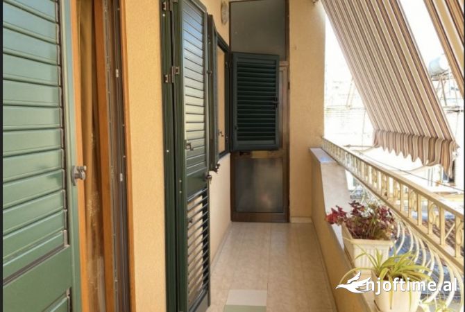 Shtepi ne shitje Apartament ne Tirane, 2+1, Mobilimi E mobiluar, Pagesa 230,000  Euro.