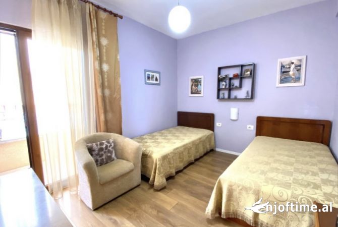 Shtepi ne shitje Apartament ne Tirane, 2+1, Mobilimi E mobiluar, Pagesa 230,000  Euro.