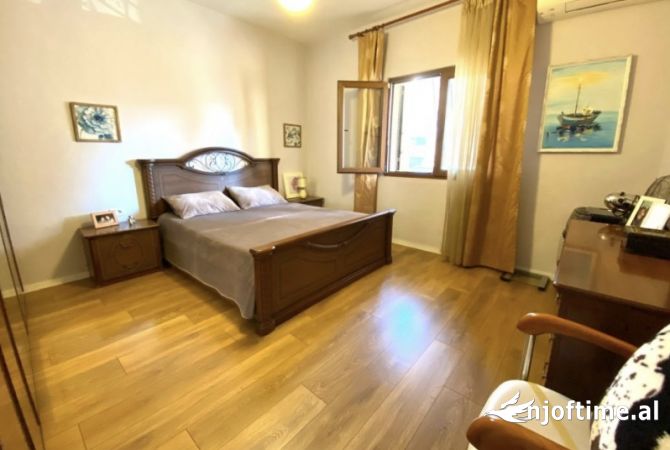 Shtepi ne shitje Apartament ne Tirane, 2+1, Mobilimi E mobiluar, Pagesa 230,000  Euro.