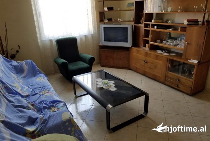 Shtepi me qera 2+1 ne Tirane - 40,000 Leke