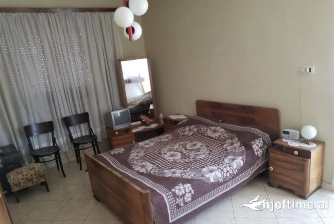 Shtepi me qera Apartament ne Tirane, 2+1, Mobilimi E mobiluar, Pagesa 40,000  Leke.