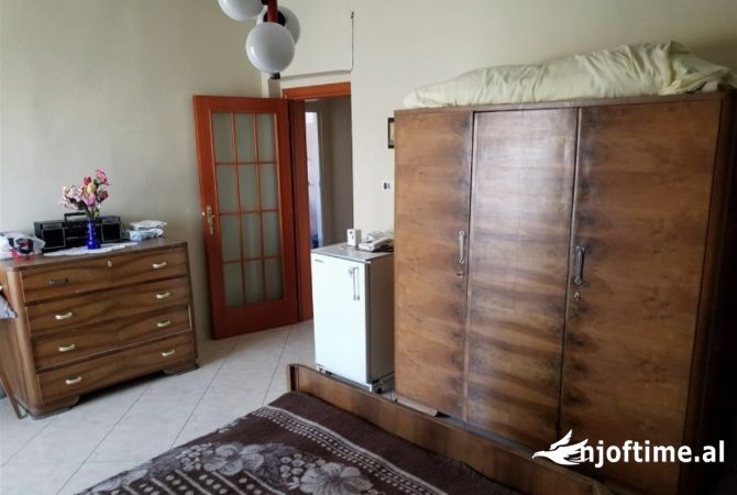 Shtepi me qera Apartament ne Tirane, 2+1, Mobilimi E mobiluar, Pagesa 40,000  Leke.