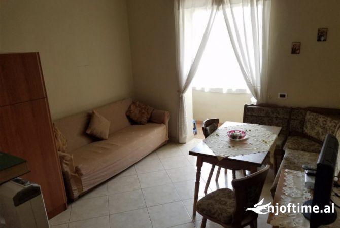 Shtepi me qera 2+1 ne Tirane - 40,000 Leke