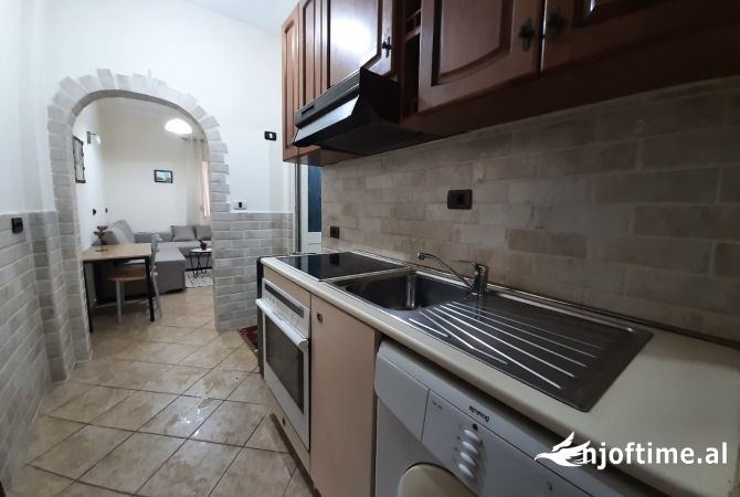 Shtepi me qera Apartament ne Tirane, 1+1, Mobilimi E mobiluar, Pagesa 340  Euro.