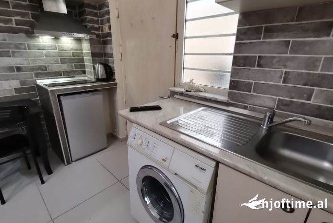 Shtepi me qera Apartament ne Tirane, 1+1, Mobilimi E mobiluar, Pagesa 340  Euro.