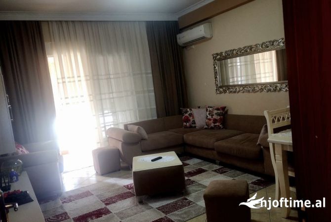 Shtepi ne shitje Apartament ne Tirane, 1+1, Mobilimi E mobiluar, Pagesa 100,000  Euro.