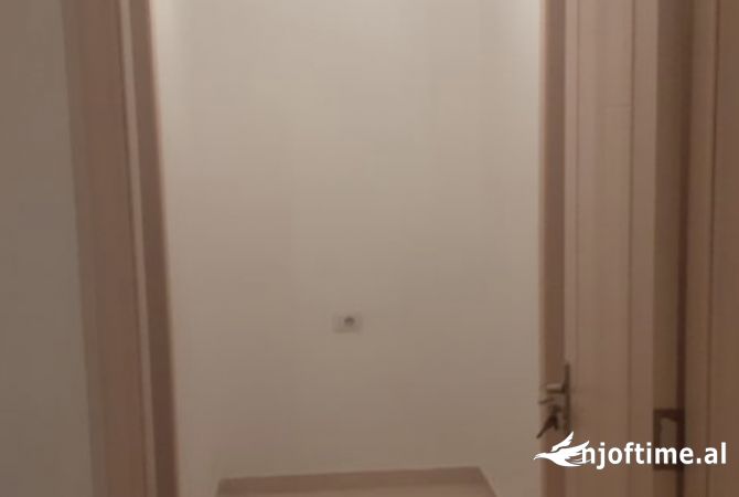 Shtepi ne shitje Apartament ne Tirane, 2+1, Mobilimi Bosh, pa mobiluar, Pagesa 137,800  Euro.