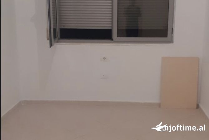 Shtepi ne shitje Apartament ne Tirane, 2+1, Mobilimi Bosh, pa mobiluar, Pagesa 137,800  Euro.