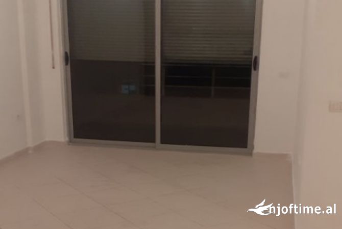 Shtepi ne shitje Apartament ne Tirane, 2+1, Mobilimi Bosh, pa mobiluar, Pagesa 137,800  Euro.