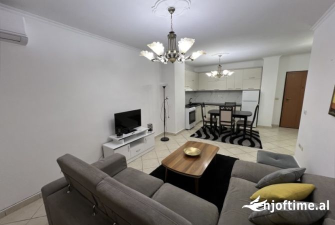 Shtepi me qera 2+1 ne Tirane - 680 Euro
