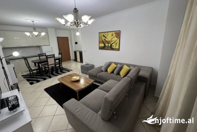 Shtepi me qera 2+1 ne Tirane - 680 Euro
