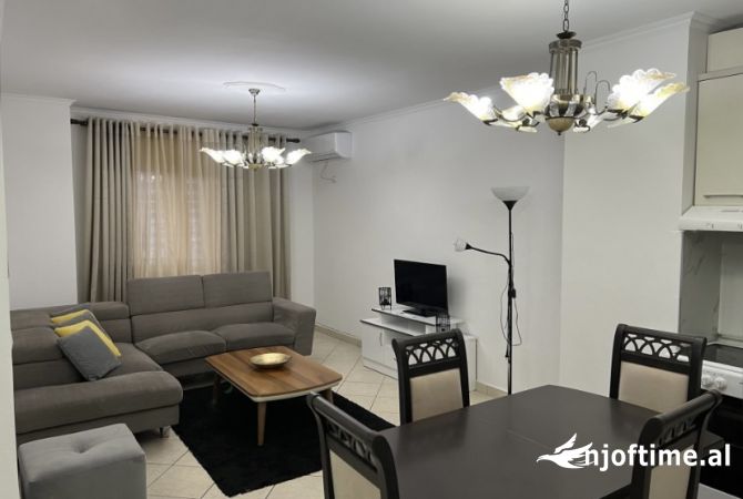 Shtepi me qera 2+1 ne Tirane - 680 Euro