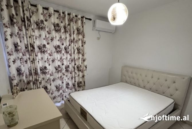 Shtepi me qera Apartament ne Tirane, 2+1, Mobilimi E mobiluar, Pagesa 680  Euro.