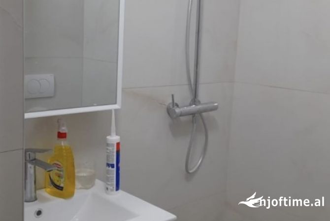 Shtepi me qera Apartament ne Tirane, 1+1, Mobilimi E mobiluar, Pagesa 550  Euro.