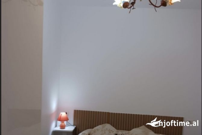 Shtepi me qera Apartament ne Tirane, 1+1, Mobilimi E mobiluar, Pagesa 550  Euro.
