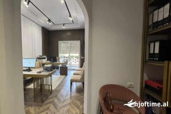 Ambient biznesi me qera 3+1 ne Tirane - 600 Euro