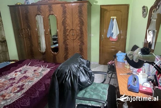 Shtepi ne shitje Apartament ne Tirane, 2+1, Mobilimi E mobiluar, Pagesa 130,000  Euro.