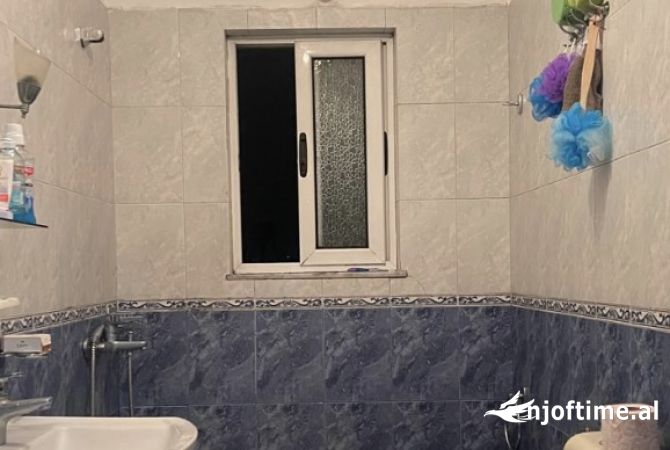 Shtepi ne shitje Apartament ne Tirane, 2+1, Mobilimi E mobiluar, Pagesa 130,000  Euro.
