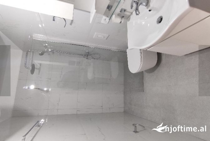 Shtepi ne shitje Apartament ne Tirane, 1+1, Mobilimi Bosh, pa mobiluar, Pagesa 85,000  Euro.