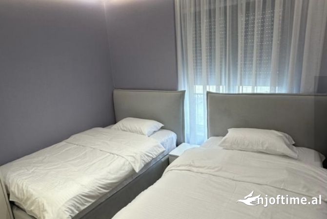 Shtepi me qera Apartament ne Tirane, 2+1, Mobilimi E mobiluar, Pagesa 880  Euro.
