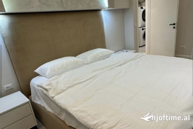 Shtepi me qera Apartament ne Tirane, 2+1, Mobilimi E mobiluar, Pagesa 880  Euro.