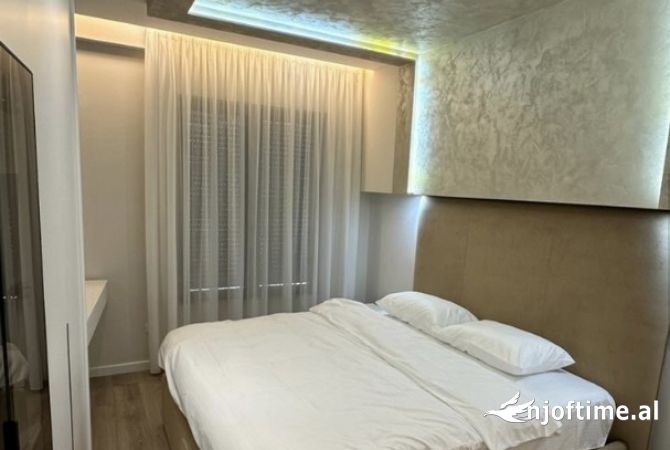 Shtepi me qera Apartament ne Tirane, 2+1, Mobilimi E mobiluar, Pagesa 880  Euro.