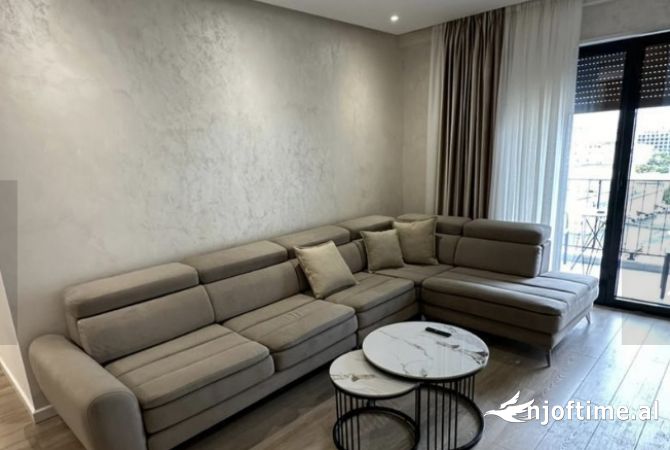 Shtepi me qera 2+1 ne Tirane - 880 Euro