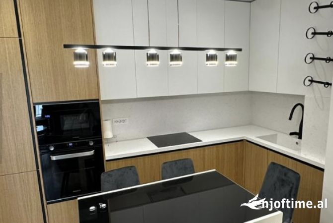 Shtepi me qera 2+1 ne Tirane - 880 Euro