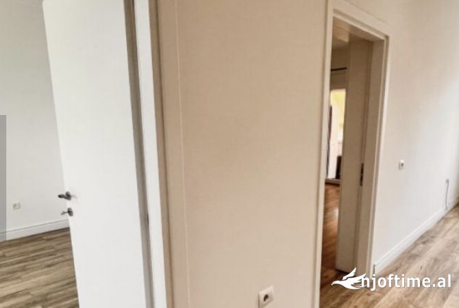 Shtepi me qera Apartament ne Tirane, 2+1, Mobilimi Bosh, pa mobiluar, Pagesa 620  Euro.