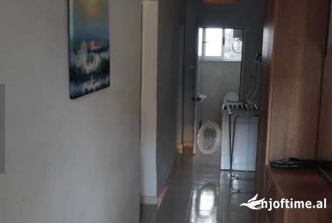 Shtepi me qera Apartament ne Tirane, 1+1, Mobilimi E mobiluar, Pagesa 40,000  Leke.