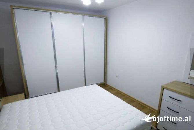 Shtepi me qera Apartament ne Tirane, 1+1, Mobilimi E mobiluar, Pagesa 500  Euro.