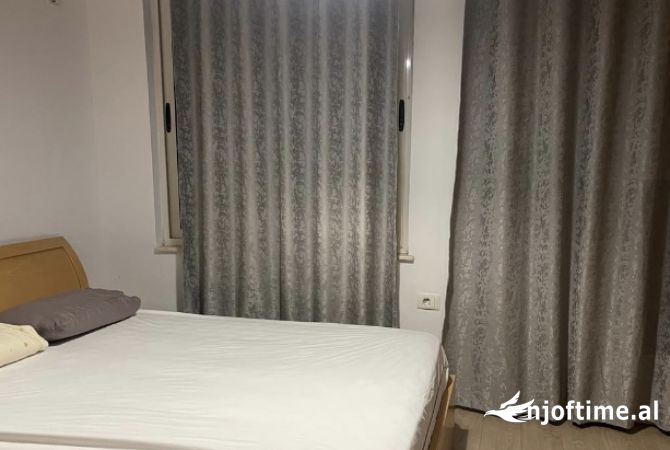 Shtepi me qera Apartament ne Tirane, 1+1, Mobilimi E mobiluar, Pagesa 559  Euro.