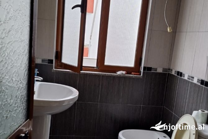 Shtepi me qera 3+1 ne Tirane - 38,000 Leke