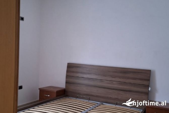 Shtepi me qera Apartament ne Tirane, 3+1, Mobilimi E mobiluar, Pagesa 38,000  Leke.