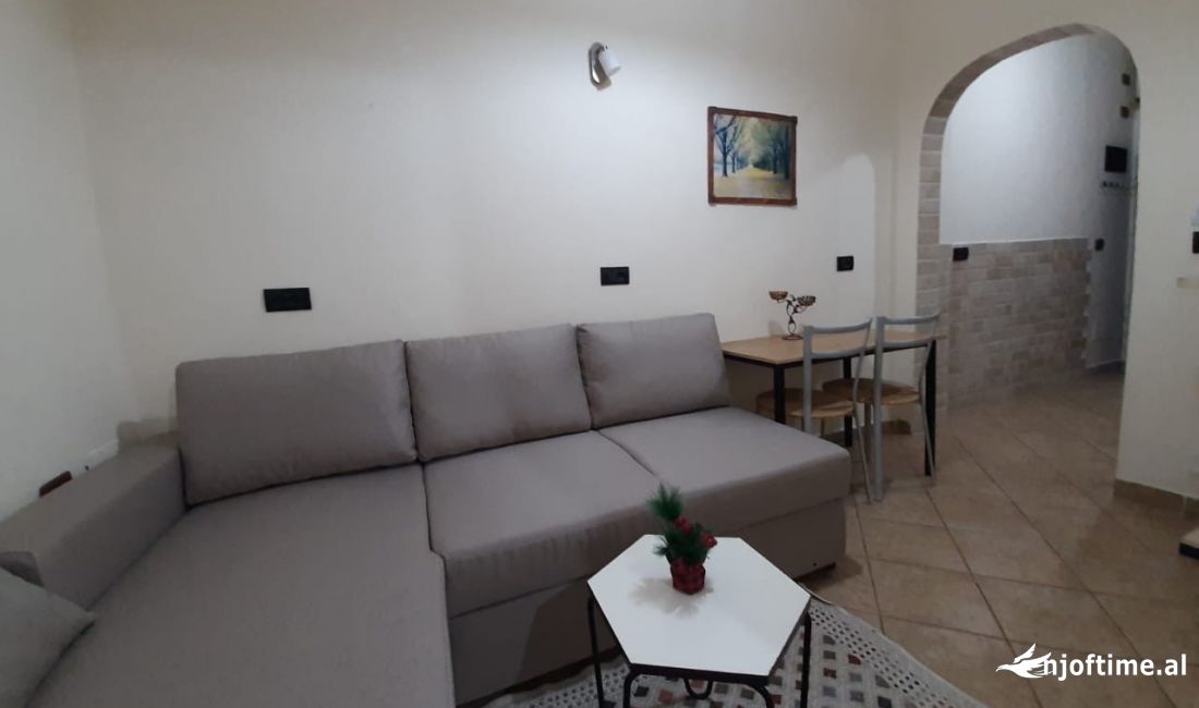 Shtepi me qera Apartament ne Tirane, 1+1, Mobilimi E mobiluar, Pagesa 450  Euro.