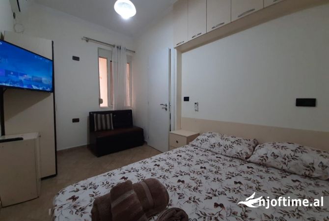 Shtepi me qera Apartament ne Tirane, 1+1, Mobilimi E mobiluar, Pagesa 450  Euro.