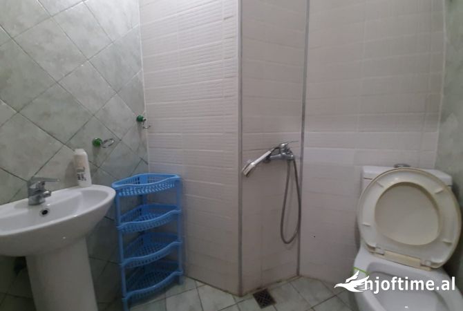Shtepi me qera Apartament ne Tirane, 1+1, Mobilimi E mobiluar, Pagesa 450  Euro.