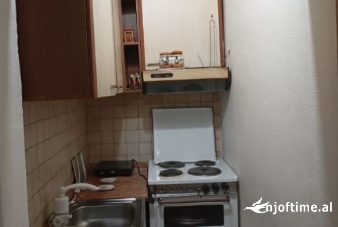 Shtepi me qera Apartament ne Tirane, 1+1, Mobilimi E mobiluar, Pagesa 300  Euro.