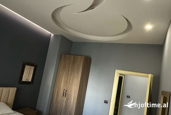 Shtepi ne shitje Apartament ne Tirane, 2+1, Mobilimi E mobiluar, Pagesa 125,000  Euro.