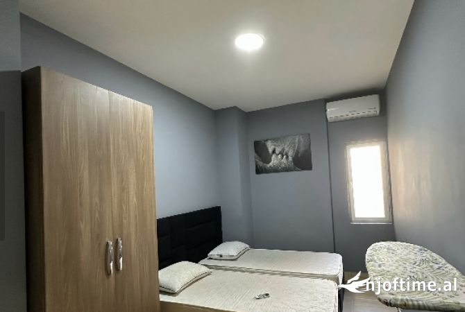 Shtepi ne shitje Apartament ne Tirane, 2+1, Mobilimi E mobiluar, Pagesa 125,000  Euro.