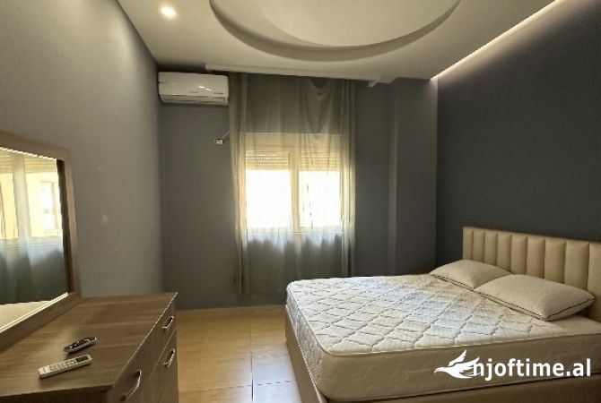 Shtepi ne shitje Apartament ne Tirane, 2+1, Mobilimi E mobiluar, Pagesa 125,000  Euro.