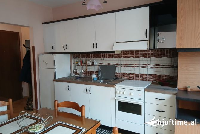 Shtepi me qera Apartament ne Tirane, 2+1, Mobilimi E mobiluar, Pagesa 600  Euro.