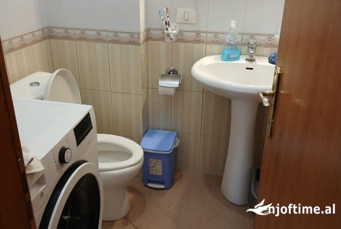 Shtepi me qera Apartament ne Tirane, 2+1, Mobilimi E mobiluar, Pagesa 600  Euro.