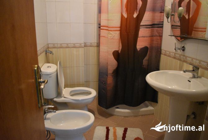 Shtepi me qera Apartament ne Tirane, 2+1, Mobilimi E mobiluar, Pagesa 600  Euro.