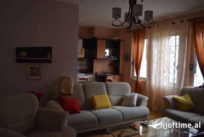 Shtepi me qera Apartament ne Tirane, 2+1, Mobilimi E mobiluar, Pagesa 600  Euro.