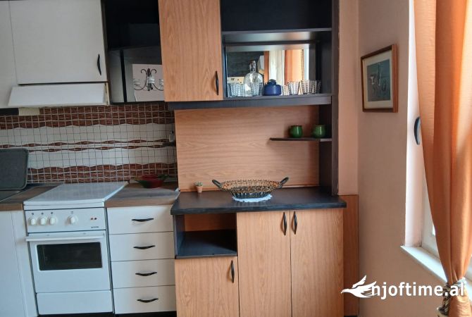 Shtepi me qera Apartament ne Tirane, 2+1, Mobilimi E mobiluar, Pagesa 600  Euro.
