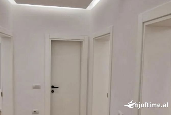 Shtepi me qera 2+1 ne Tirane - 900 Euro