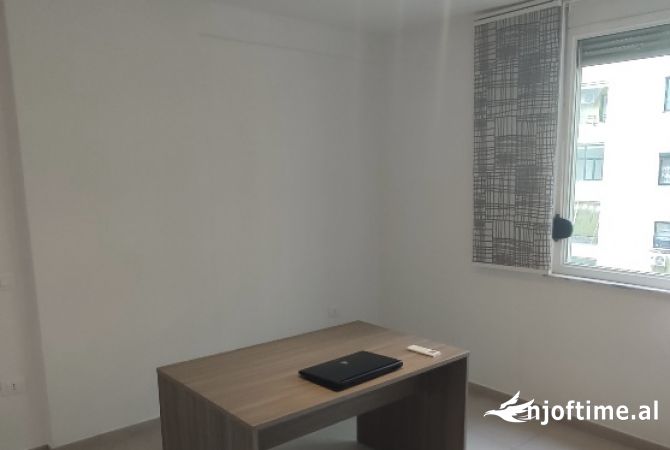 Shtepi me qera Apartament ne Tirane, 2+1, Mobilimi Bosh, pa mobiluar, Pagesa 650  Euro.